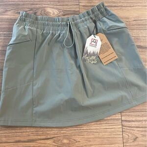 Avalanche Skort, size Large